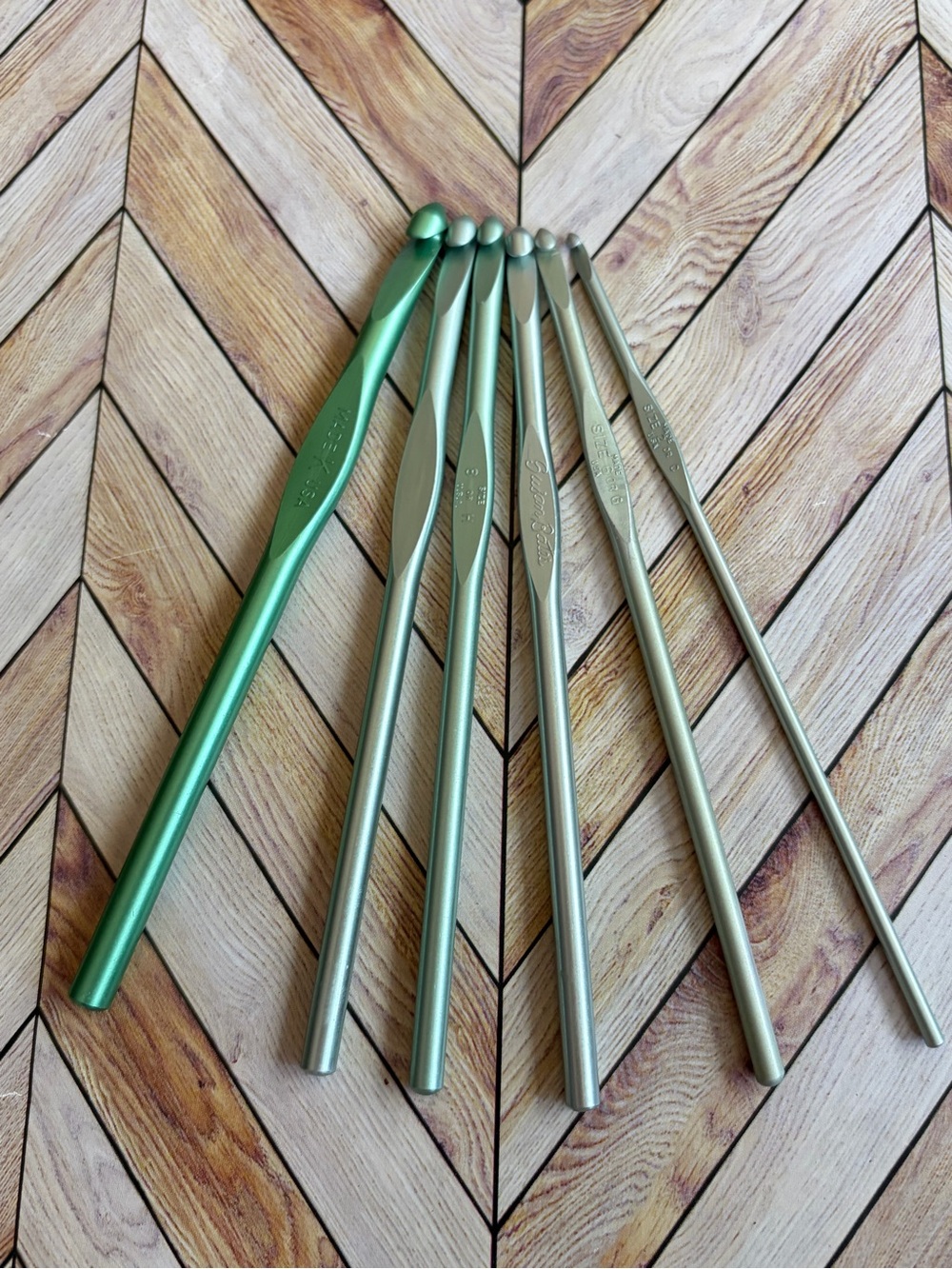 Vintage Susan Bates Metallic Crochet Hook Set of 6 Various Sizes